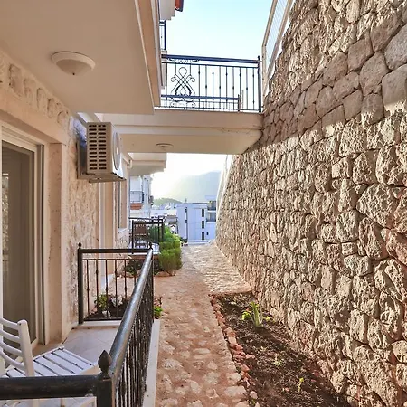Merkezde, Konforlu, 2 Odali Appartement *