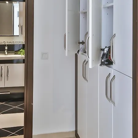 Merkezde, Konforlu, 2 Odali Appartement