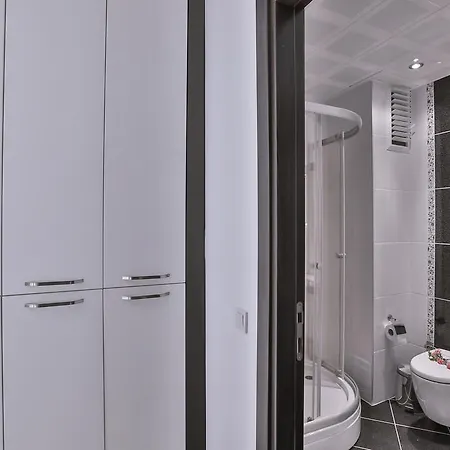 Merkezde, Konforlu, 2 Odali Apart Daire Apartment