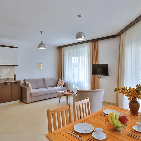 Merkezde, Konforlu, 2 Odali Apart Daire Apartment *