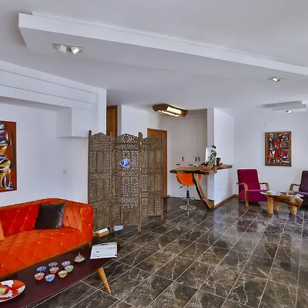 Merkezde, Konforlu, 2 Odali Apart Daire * Kas